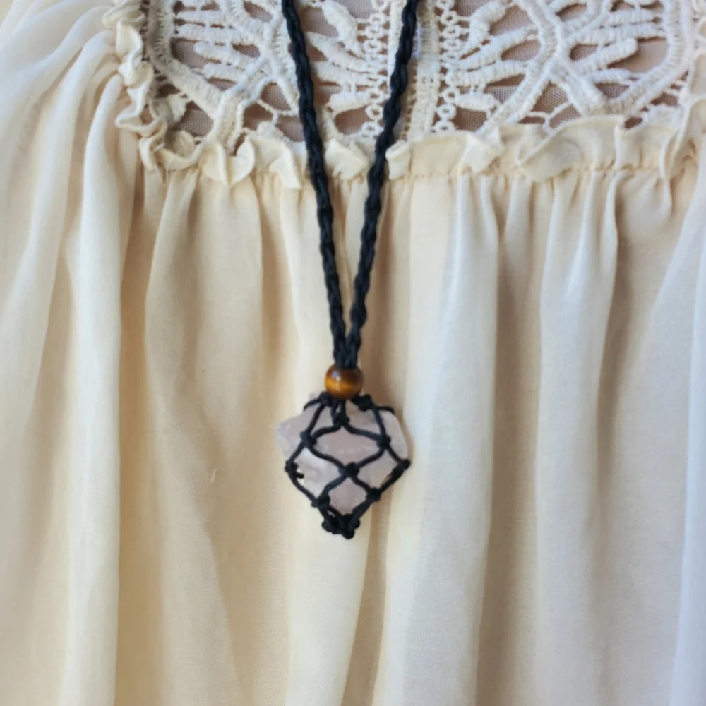 💎$3 WITH BUNDLE💎Caged Rose Quartz Necklace